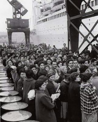 Late una lágrima despierta...