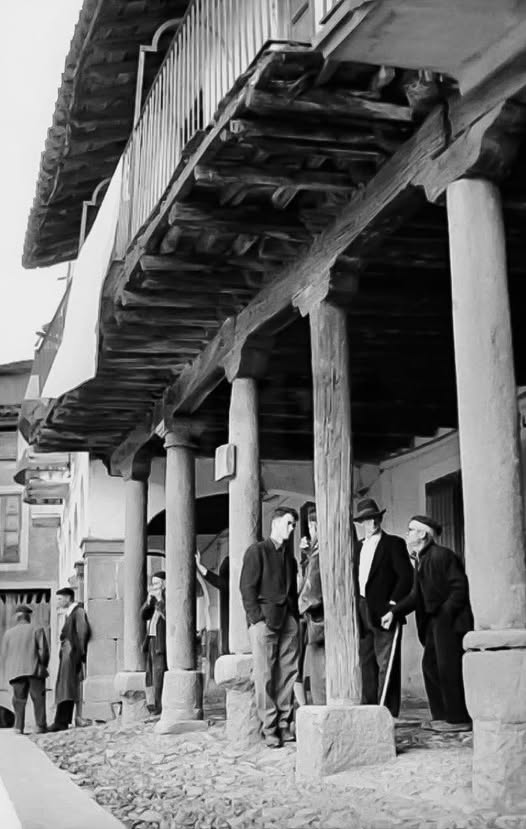 Cada noche la tristeza...